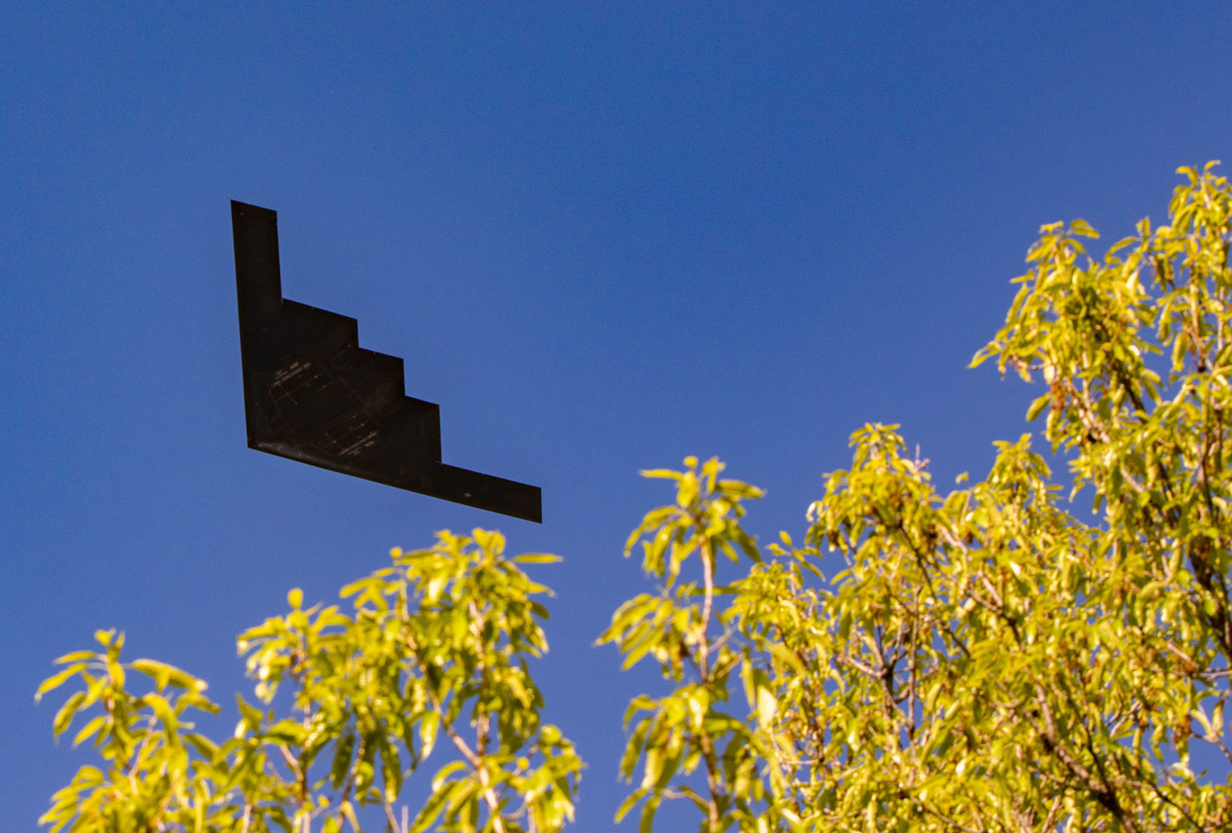 B-2 Stealth Bomber flies over St. Louis to honor medical and essential workers